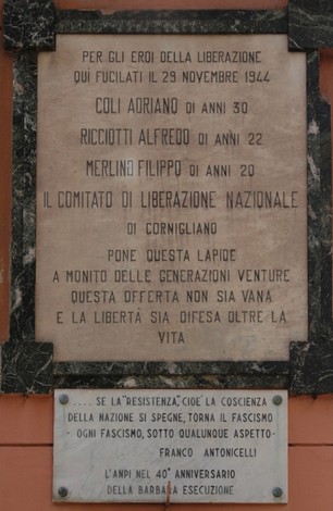 Lapidi commemorative dedicate a Coli, Ricciotti e Merlino, eroi della liberazione e della resistenza.