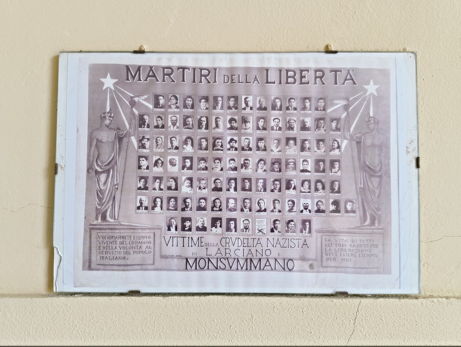 Memoriale dedicato alle vittime dell'eccidio del Padule di Fucecchio, onorando i martiri della libertà.