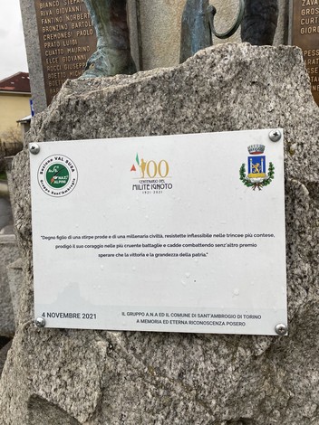 Monumento ai caduti di Sant'Ambrogio, commemorazione dei sacrifici per la pace e la libertà.