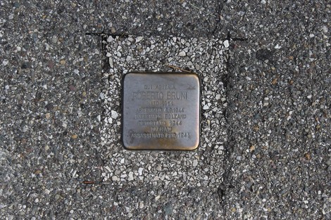 Pietra d'inciampo dedicata a Pietro Bruni, commemorativa di un arresto avvenuto nel 1944.