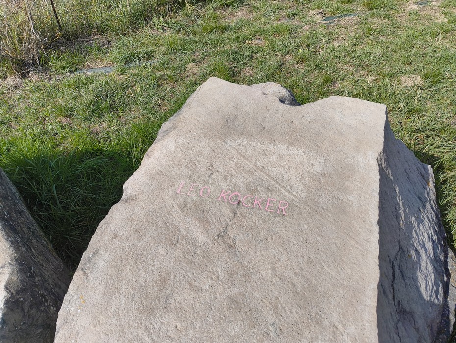 Monumento ai partigiani caduti a Monte Sabbiuno, commemorazione della resistenza e della lotta per la libertà.