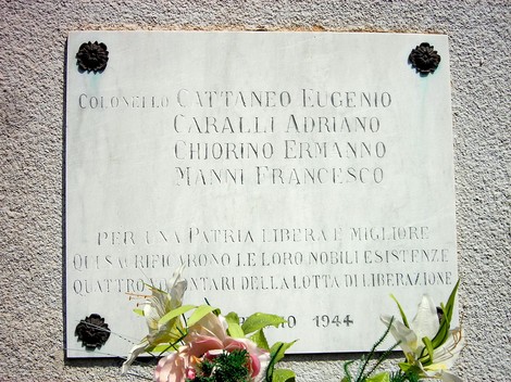 Lapide commemorativa di Cattaneo, Caralli, Ciorino e Manni, in memoria della loro lotta per la libertà.