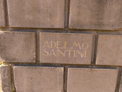 Monumento ai caduti partigiani, un omaggio alla resistenza e alla lotta per la libertà in Italia.