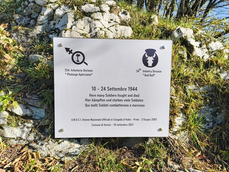 Monumento dedicato ai soldati della 334ª e 34ª Divisione alla Linea Gotica, commemorando la loro battaglia.