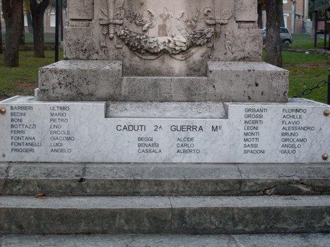 Monumento ai Caduti di Vezzano, commemorazione dei soldati perduti nelle guerre.