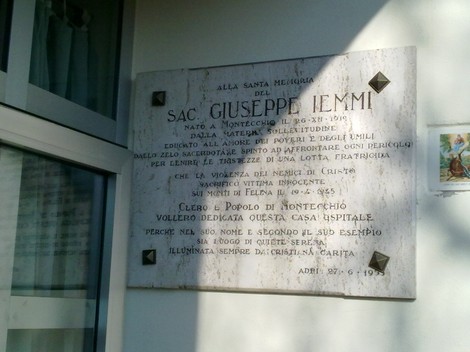 Lapide commemorativa dedicata a Sac. Giuseppe Iemmi, situata a Montecchio.