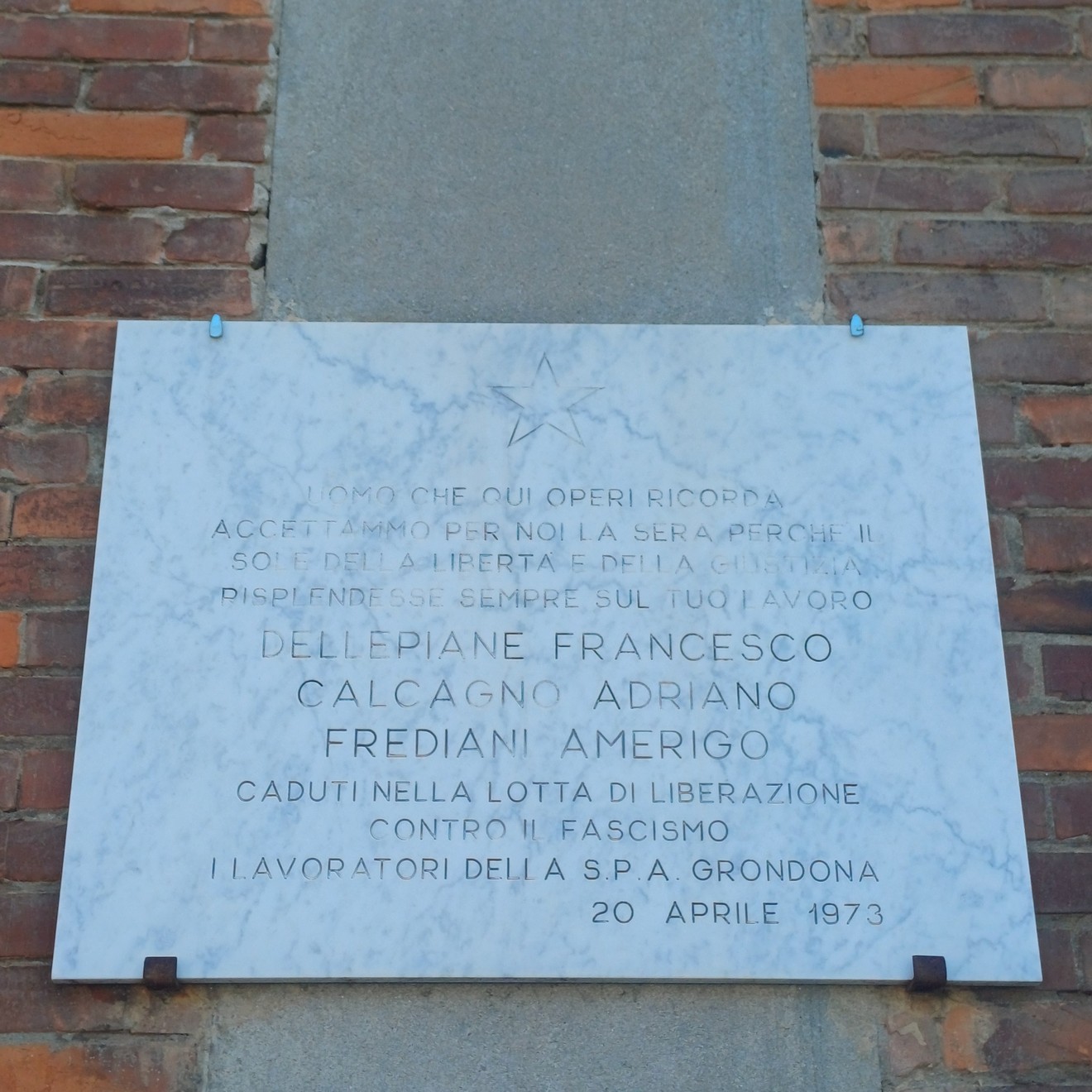 Lapide a Dellepiane, Calcagno e Frediani, Comune di Genova (GE), foto 1