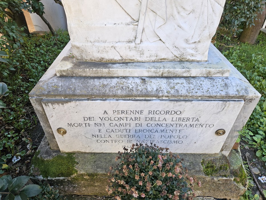 Monumento ai Caduti di Limone, dedicato ai volontari della libertà e ai caduti nei campi di concentramento.