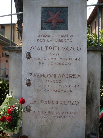 Cippo commemorativo dedicato ai martiri Scaltriti, Zavaroni e Gasparini in onore della libertà.