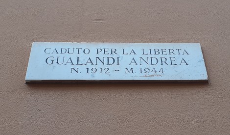 Lapide commemorativa di Gualandi Andrea, caduto per la libertà nel 1944.