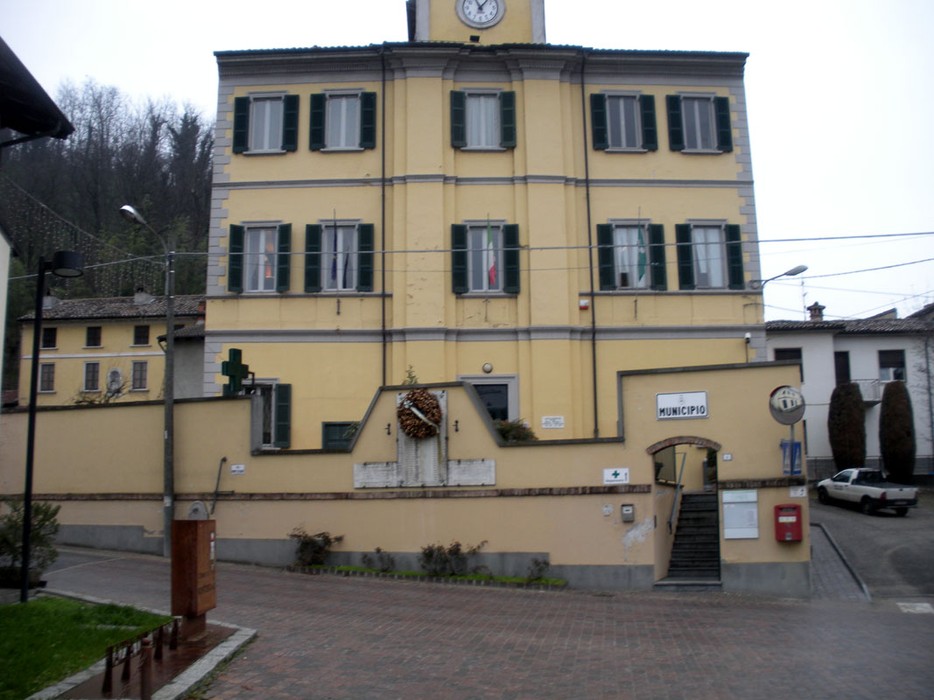 Lapide commemorativa ai caduti di Montescano, situata di fronte al municipio del paese.