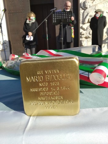 Pietra d'inciampo dedicata a Mario Bidoglia, vittima della deportazione nazista a Mauthausen.