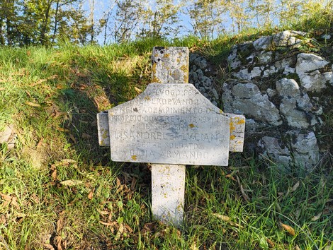 Monumento commemorativo nel Parco della Linea Gotica, dedicato ai soldati della Seconda Guerra Mondiale.