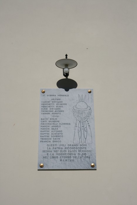 Lapide commemorativa dedicata ai caduti di Montalbano, con i nomi dei sacrificati nella Prima Guerra Mondiale.