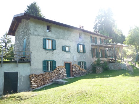 Lapide del comando della 53a brigata Garibaldi - colonia Rudelli, Comune di Gandino (BG), foto 1