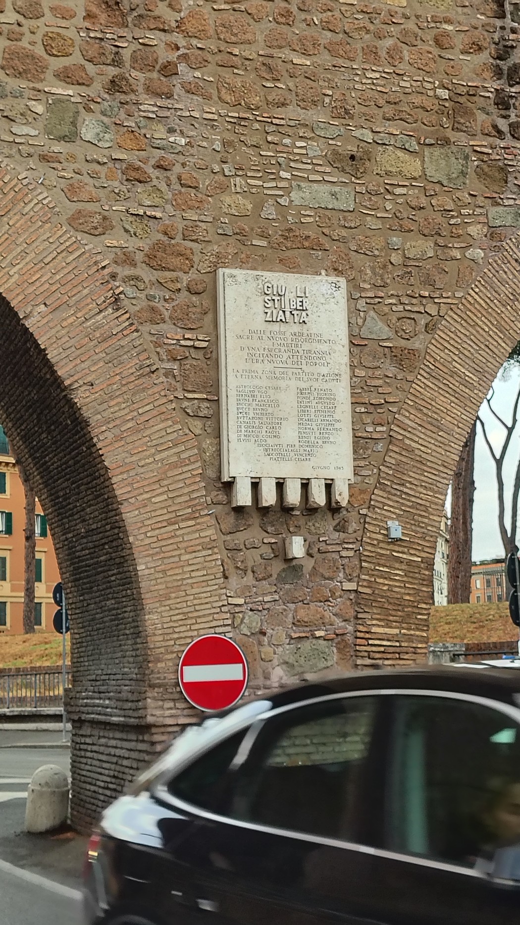 Lapide ai caduti delle Fosse Ardeatine di Giustizia e Libertà, Comune di Roma (RM), foto 1