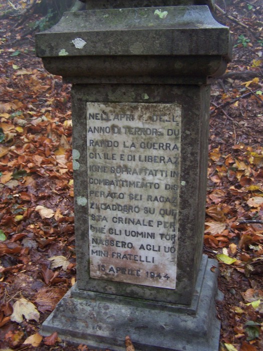 Cippo commemorativo al Pian delle Fontanelle in memoria delle vittime della guerra civile e di liberazione.