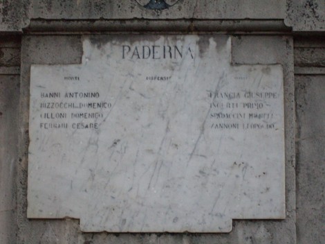 Monumento ai Caduti di Vezzano, dedicato a chi ha sacrificato la vita per la patria.