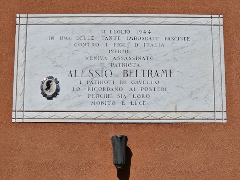 Lapide commemorativa in marmo dedicata ad Alessio Beltrame, patriota assassinato nel 1944.