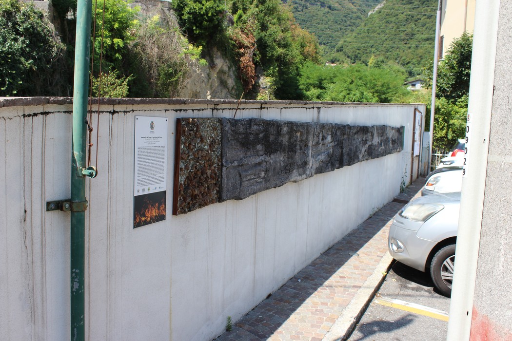 Monumento a ricordo dell'incendio di Corti, Comune di Costa Volpino (BG), foto 3