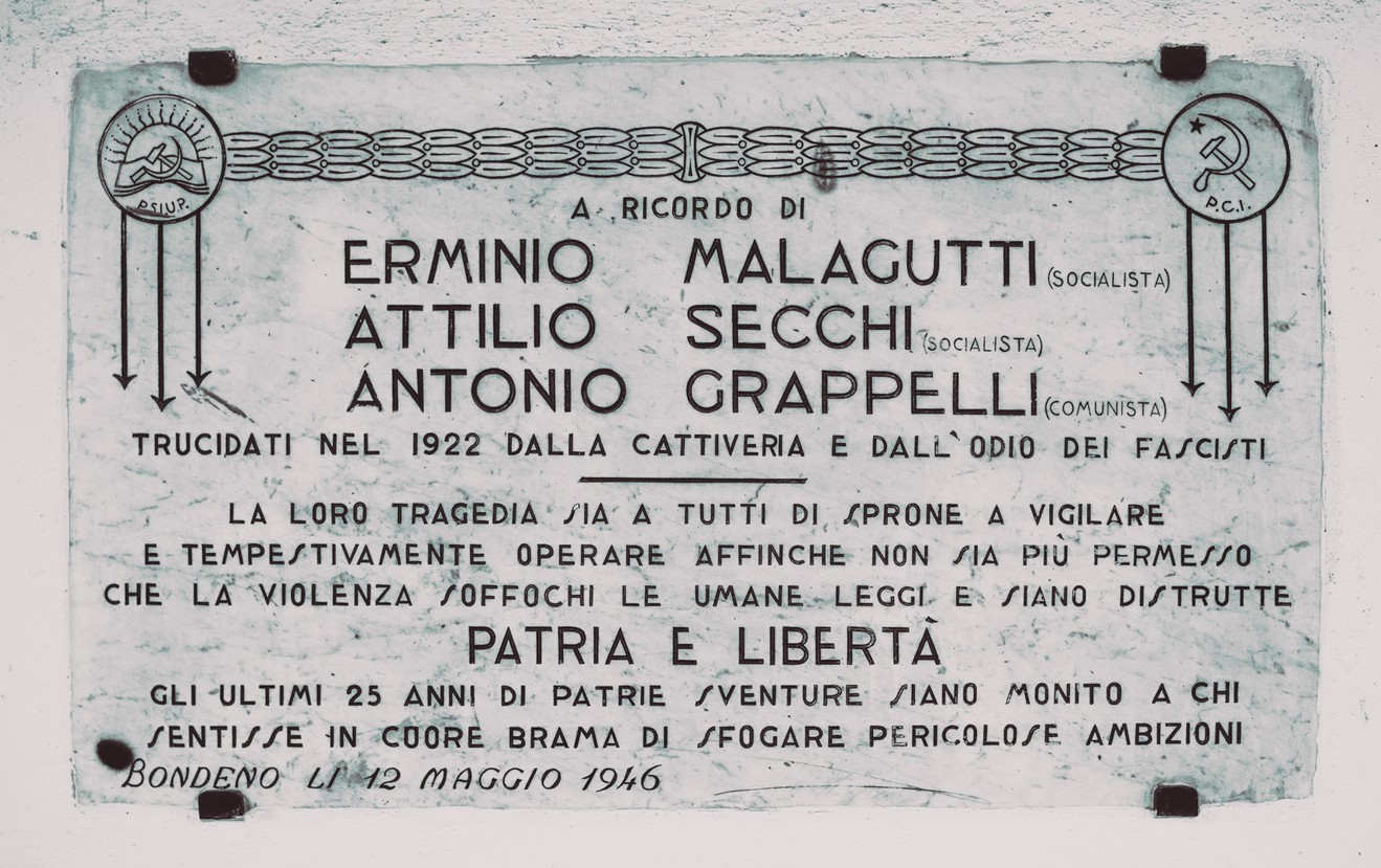 Lapide commemorativa dedicata a Malagutti, Secchi e Grappelli, vittime del fascismo a Bondeno.