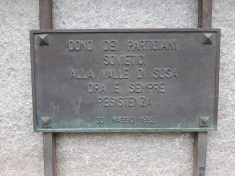 Monumento ai partigiani georgiani, dedicato alla resistenza e commemorazione storica.