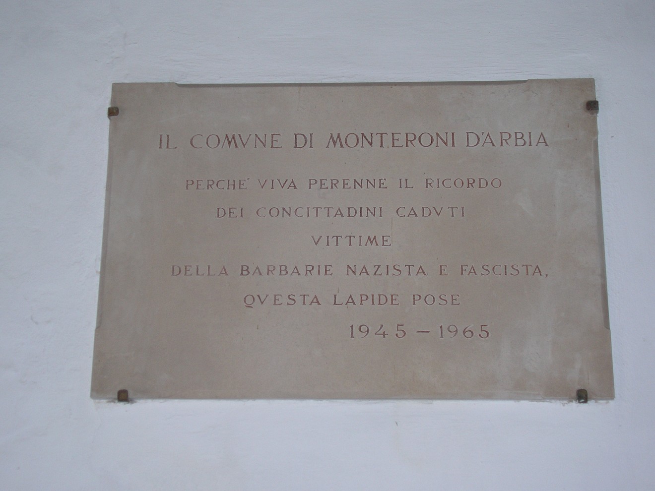 Lapide commemorativa in memoria dei caduti di Monteroni d'Arbia, 1945-1965.
