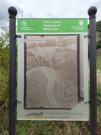 Lastra commemorativa nel Parco Storico di Monte Sole, che ricorda l'eccidio di Roncadelli.