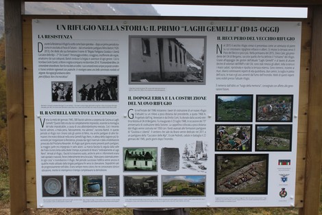 Vecchio rifugio dei Laghi Gemelli, testimonianza storica immersa nelle montagne, con vista panoramica e atmosfera tranquilla.