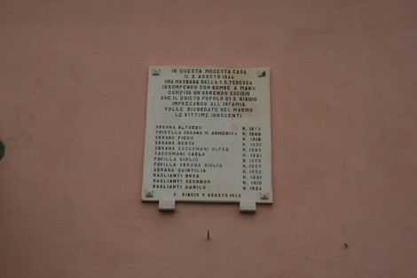 Lapide commemorativa delle vittime dell'eccidio di San Biagio, in memoria dei tragici eventi storici.
