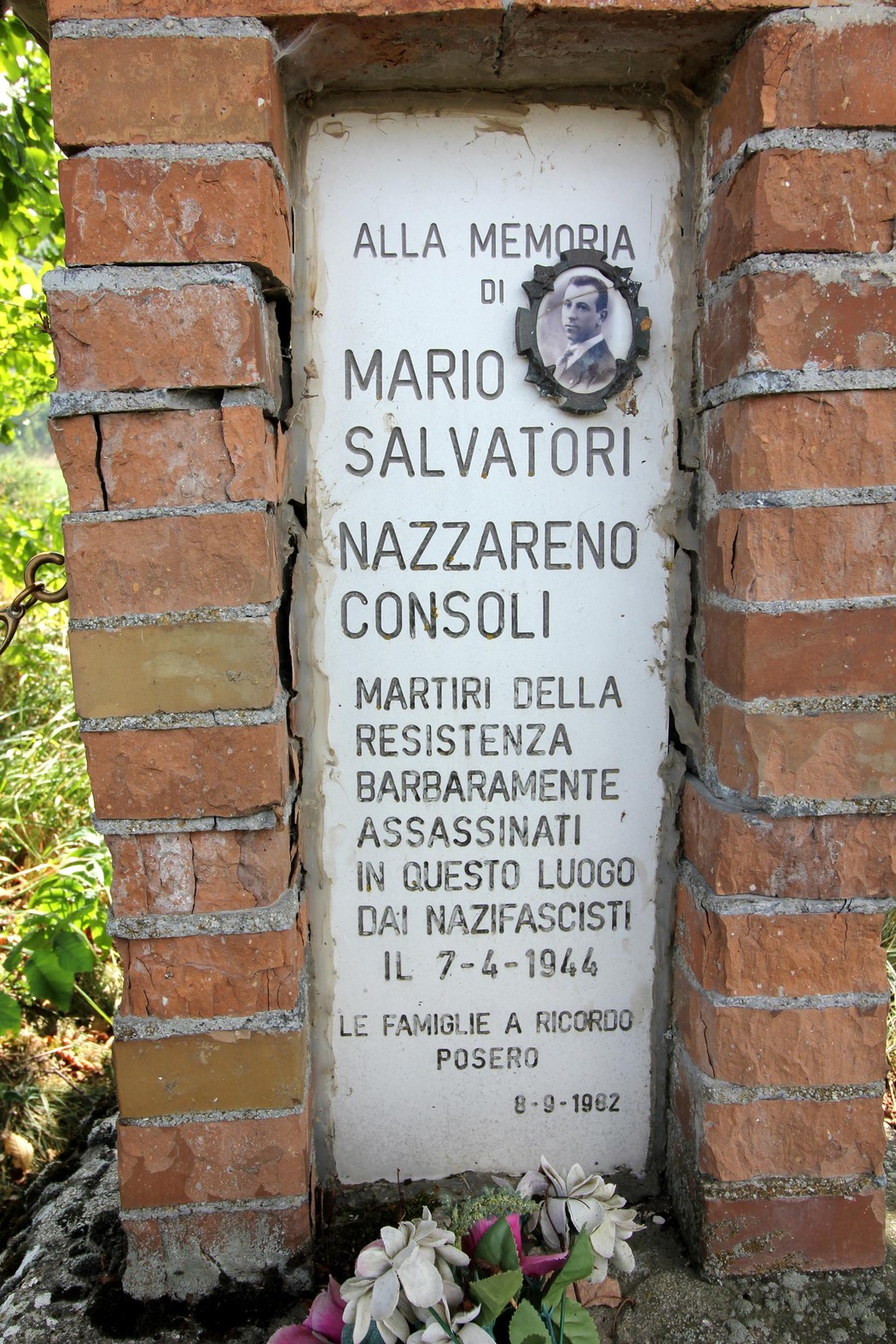Tabernacolo in memoria di Mario Salvatori e Nazareno Consoli, martiri della resistenza italiana.