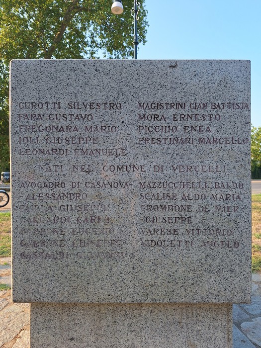 Cippo alle Medaglie d'Oro di Asti, Novara e Vercelli, Comune di Torino (TO), foto 4