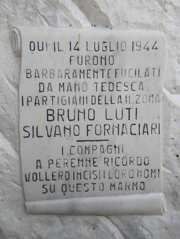 Cippo commemorativo per Bruno Luti e Silvano Fornaciari, fucilati il 14 luglio 1944 dai nazisti.
