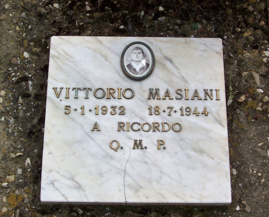 Targa commemorativa nel sacrario del cimitero di Badia a Settimo, dedicata a Vittorio Masiani.