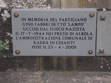 Monumento ai caduti, dedicato al partigiano Gino Fabbrì, in memoria dei combattenti per la libertà.