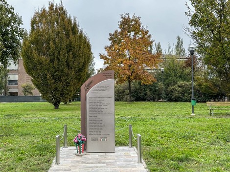 Monumento ai caduti di Santa Croce e Quartirolo, dedicato alla memoria dei defunti in guerra.
