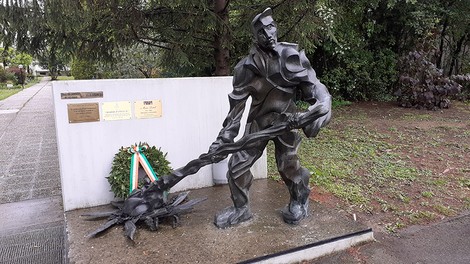 Monumento allo sminatore, omaggio ai caduti e ai valorosi operatori della sicurezza e della pace.