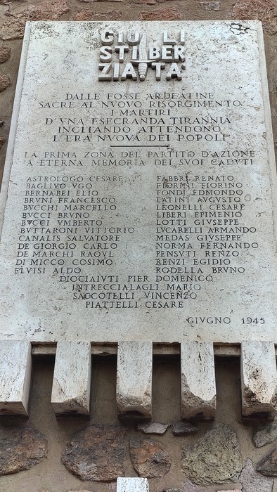 Lapide ai caduti delle Fosse Ardeatine di Giustizia e Libertà, Comune di Roma (RM), foto 2