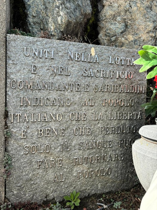 Sacrario dei partigiani: monumento che celebra il sacrificio per la libertà e l'unità del popolo italiano.