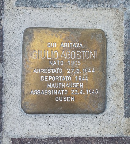 Pietra d'inciampo commemorativa nel Giardino della Memoria, dedicata a Giulio Agostoni.