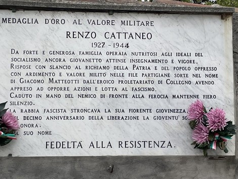 Lapide commemorativa dedicata a Renzo Cattaneo, simbolo di resistenza e valori antifascisti.