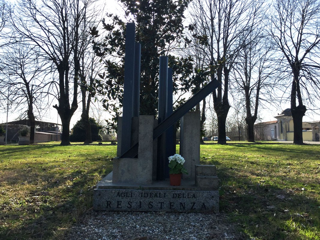 Monumento alla Resistenza di Gambolò, simbolo di memoria e commemorazione degli ideali di libertà e giustizia.