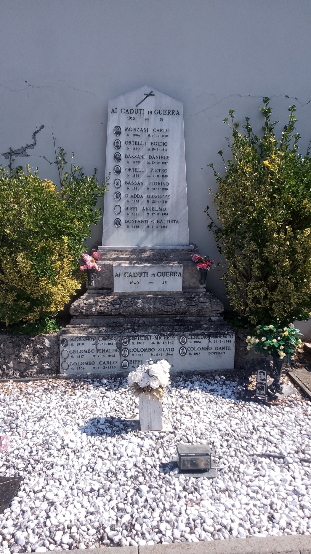 Stele ai caduti, Comune di Trezzo sull'Adda (MI), foto 1