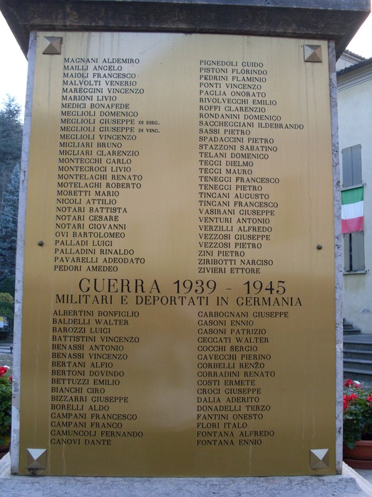 Monumento ai Caduti di Carpineti, onore ai militari deportati in Germania durante la guerra 1939-1945.