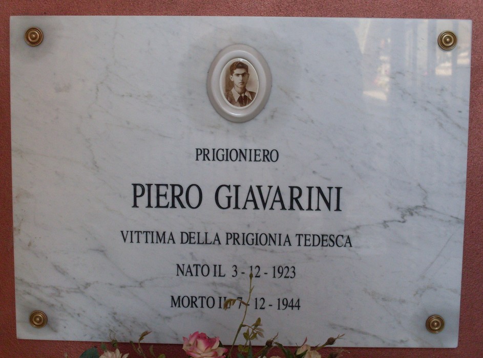 Targa commemorativa dedicata a Piero Giavarini, vittima della prigionia tedesca, nel sacrario di Bibbiano.