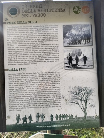 Cippo a Campana, memoriale che celebra la Resistenza, con dettagli storici sul Passo della Calla.