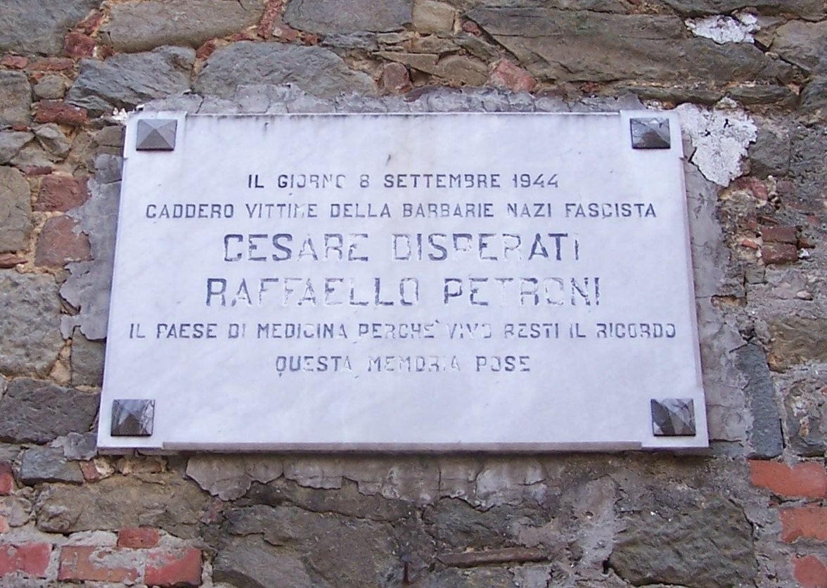 Lapide commemorativa in memoria di Cesare Disperati e Raffaello Petroni, vittime del nazifascismo.