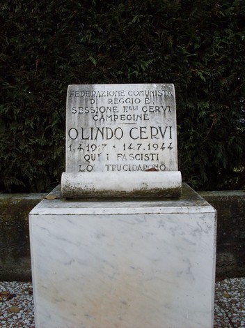 Monumento dedicato a Olindo Cervi, vittima del fascismo, situato a Cervi Campi.