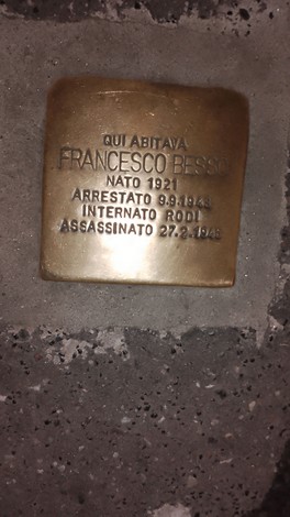 Pietra d'inciampo dedicata a Francesco Besso, commemorativa della sua vita e persecuzione.