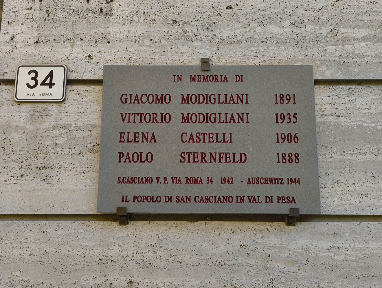Lapide commemorativa dedicata ai deportati, situata in San Casciano in Val di Pesa.